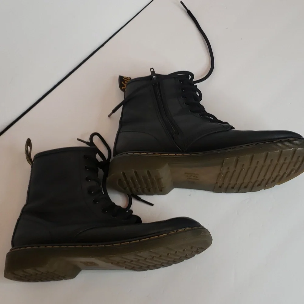Dr. Martens Docs Black 1460 Combat Boots Size 6 - Picture 4 of 9